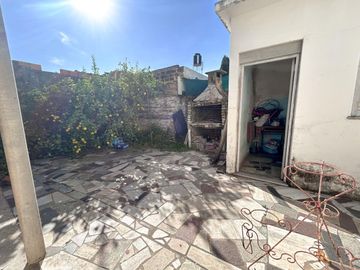 CASA 2 DORMITORIOS - VENTA