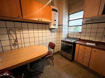 DPTO 4 AMB EN VENTA ALMAGRO C/BALCÓN AL FRENTE