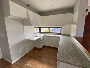 Casa 2 habitaciones en alquiler Lomas de Russell