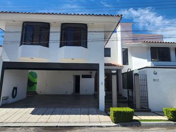 CASA EN VENTA EN ZAVALETA