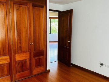 Apartamento en venta de 3 habitaciones con balcón en Bogotá, Chicó.