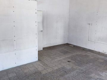 VENTA LOCAL EN MORÓN CON AMPLIO FRENTE SIN EXPENSA