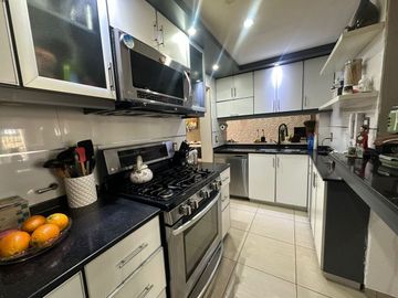 VENTA DE CASA DE CATEG. SOBRE ACCESO ESTE, MAIPU