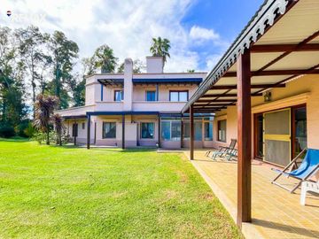 Casa en venta. 4 dorm. Campos de Roca I
