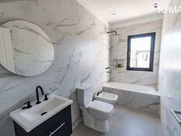 Venta Casa 5 amb a estrenar en Medal CC, Pilar