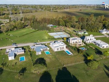 Venta Casa 5 amb a estrenar en Medal CC, Pilar