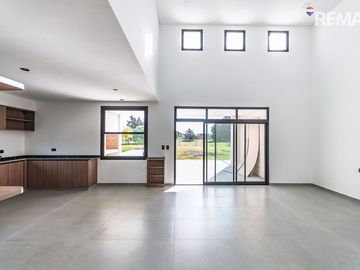 Venta Casa 5 amb a estrenar en Medal CC, Pilar