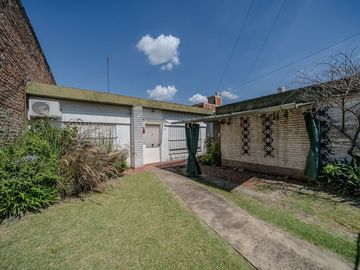 VENTA CASA 3 AMB C/ PILETA APTO CREDITO L HERMOSA