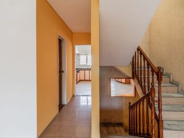 PH  triplex. Venta. Permuta. Floresta.Apto Crédito