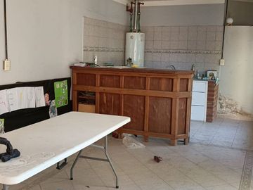 Casa en dos plantas + quincho + casa antigua
