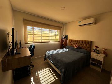 CASA EN VENTA 4 AMBIENTES PLAYROOM ESTRENAR