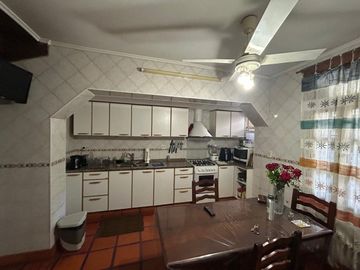 CASA VENTA PARQUE CHACABUCO  QUINCHO Y TERRAZA