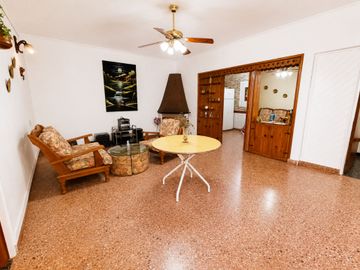 VENTA PH 3/4 AMB-PATIO Y TERRAZA- S/EXPENSAS