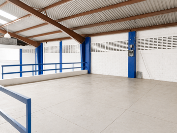 BODEGA EN RENTA, IMPULSA TU NEGOCIO AL MÁXIMO EN EL MERCADO DE ABASTOS