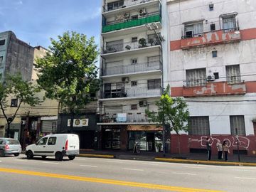 VENTA Departamento 3 Ambientes Muy Luminoso | A 1 Cuadra de Estación Constitución y Universidades