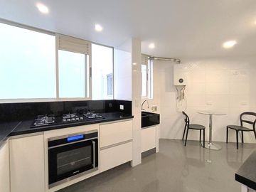 Apartamento en venta de 2 habitaciones con balcón en Bogotá, Chicó.
