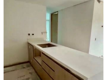 VENTA DE APARTAMENTO EN COUNTRY LIFE, EL POBLADO, PALMAS