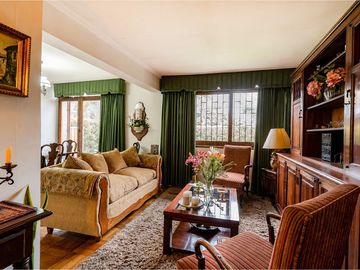 CASA UN PISO VITACURA / LAS HUALTATAS