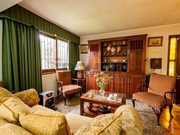 CASA UN PISO VITACURA / LAS HUALTATAS