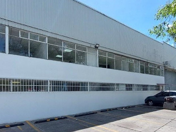 Bodega con andenes en renta, Calle 5, Industrial Alce Blanco
