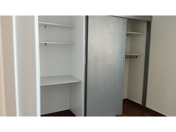 Arrienda Apartamento- segundo piso -parqueadero-c. montes-