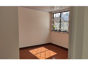 Arrienda Apartamento- segundo piso -parqueadero-c. montes-
