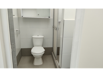 Arrienda Apartamento- segundo piso -parqueadero-c. montes-
