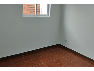 Arrienda Apartamento- segundo piso -parqueadero-c. montes-