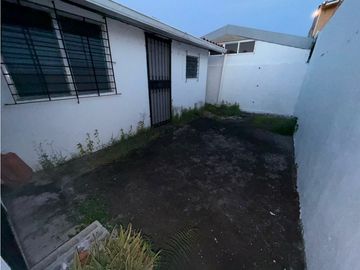 SE ALQUILA AMPLIA CASA EN CHANIS