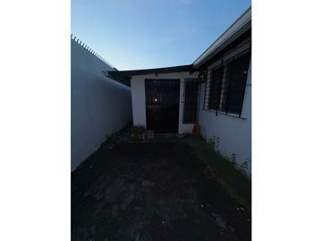 SE ALQUILA AMPLIA CASA EN CHANIS