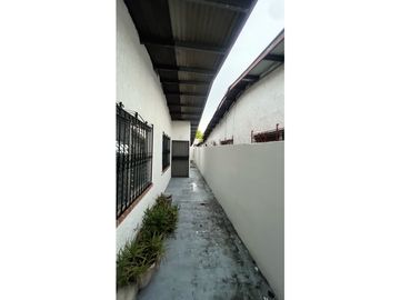 SE ALQUILA AMPLIA CASA EN CHANIS