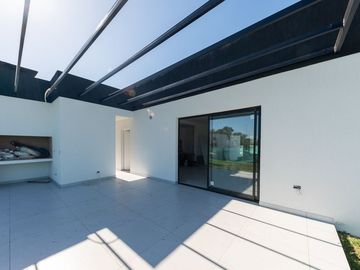 VENTA CASA 4 AMBIENTES SANTA SOFIA PILAR DEL ESTE