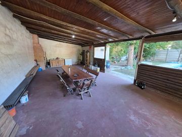 VENTA CASA 3 AMBIENTES LA REJA. PILETA Y QUINCHO