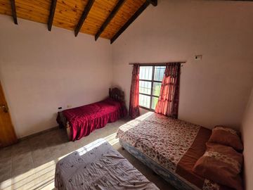 VENTA CASA 3 AMBIENTES LA REJA. PILETA Y QUINCHO