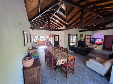 VENTA CASA 3 AMBIENTES LA REJA. PILETA Y QUINCHO