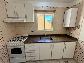 Venta departamento tres ambientes en Caseros