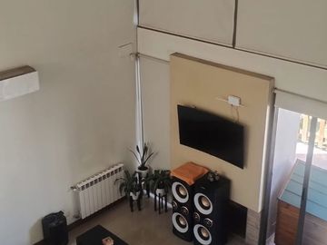 Casa Duplex 4ta oeste 8 años antiguedad