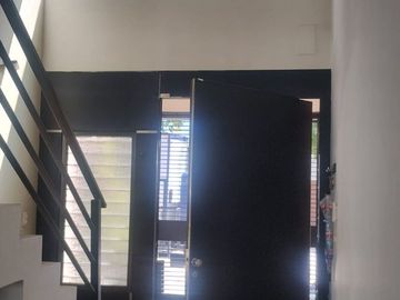 Casa Duplex 4ta oeste 8 años antiguedad
