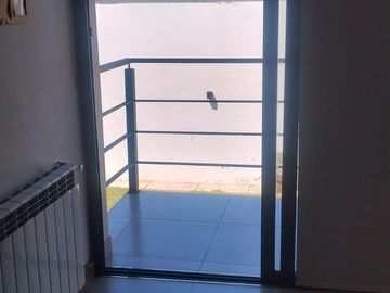 Casa Duplex 4ta oeste 8 años antiguedad