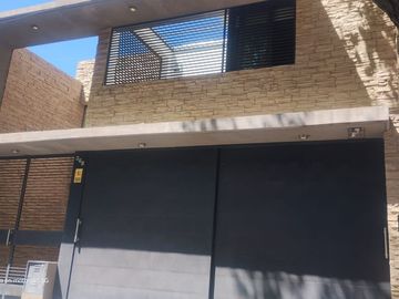Casa Duplex 4ta oeste 8 años antiguedad