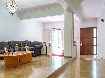CASA 3 DORMI CON PATIO Y COCHERA VENTA REFINERIA
