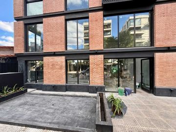 VENTA LOCAL A ESTRENAR BRICKHOUSE ITUZAINGO 150M2