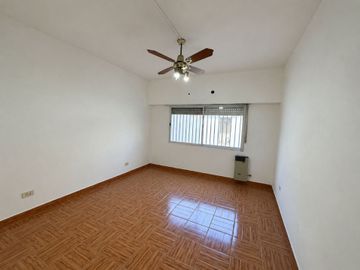 VENTA CASA 3 AMBIENTES CASTELAR SUR