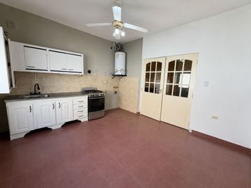 VENTA CASA 3 AMBIENTES CASTELAR SUR
