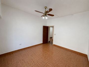 VENTA CASA 3 AMBIENTES CASTELAR SUR