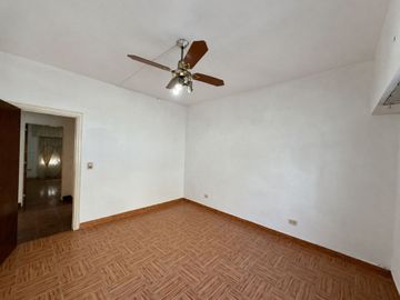 VENTA CASA 3 AMBIENTES CASTELAR SUR