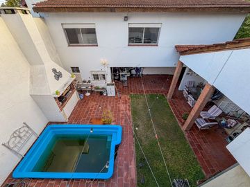 VENTA CASA 4 AMB COCHERA JARDIN PILETA CASTELAR