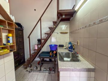 VENTA CASA 4 AMB COCHERA JARDIN PILETA CASTELAR