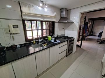 VENTA CASA 4 Amb. c/JARDIN y PILETA - OPORTUNIDAD!