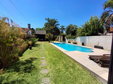 VENTA CASA 4 Amb. c/JARDIN y PILETA - OPORTUNIDAD!